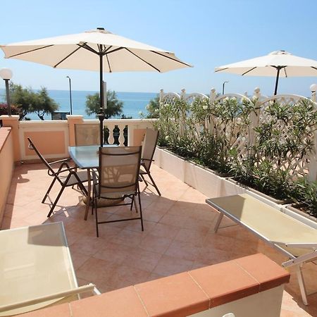 Del Prado Aparthotel Riva Ligure Ngoại thất bức ảnh