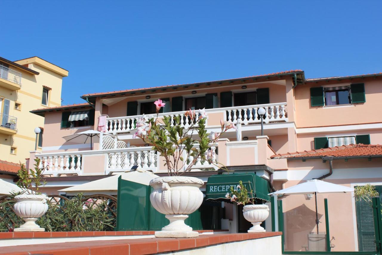 Del Prado Aparthotel Riva Ligure Ngoại thất bức ảnh