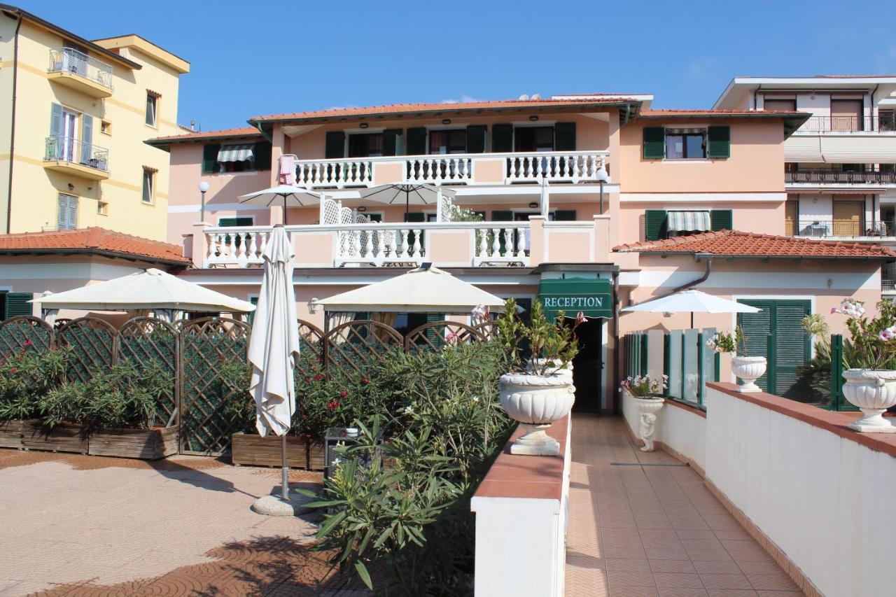 Del Prado Aparthotel Riva Ligure Ngoại thất bức ảnh