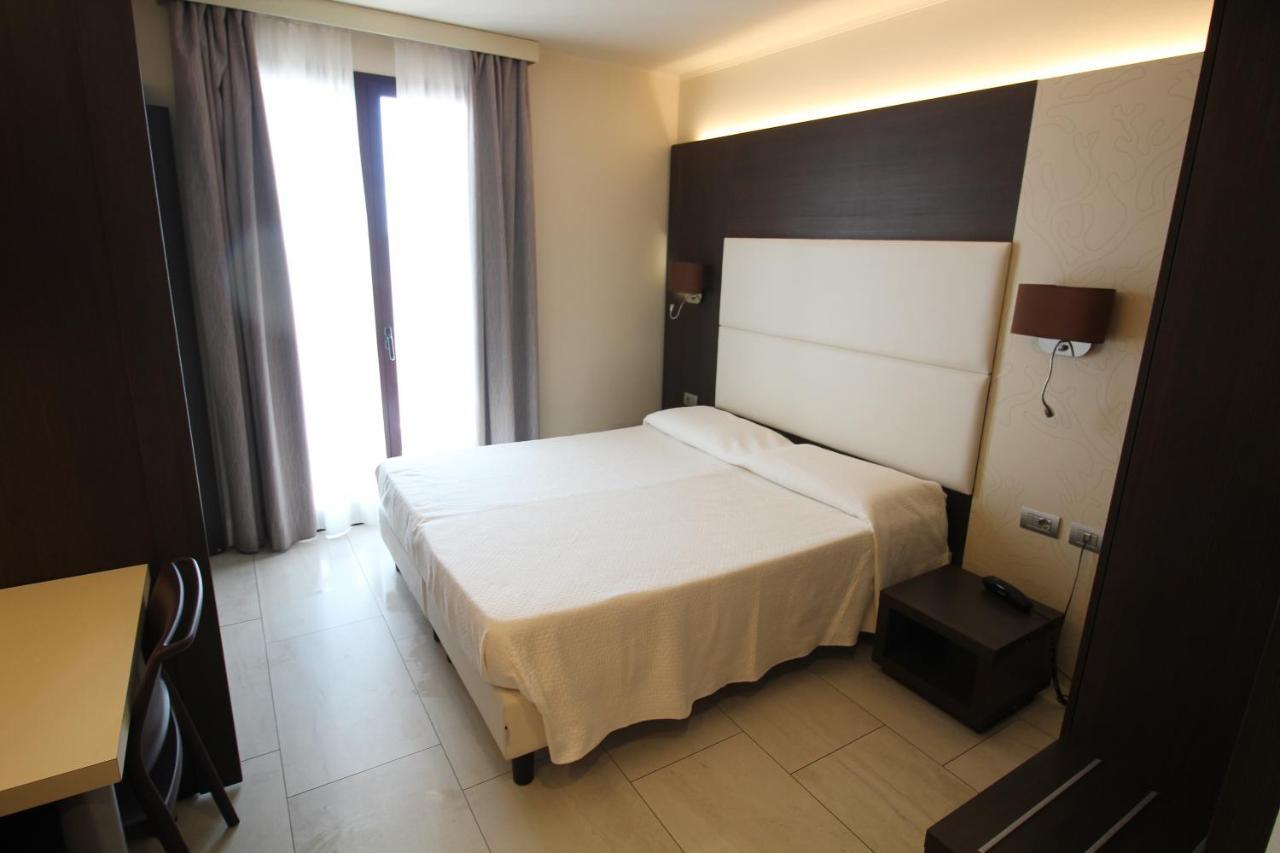 Del Prado Aparthotel Riva Ligure Ngoại thất bức ảnh
