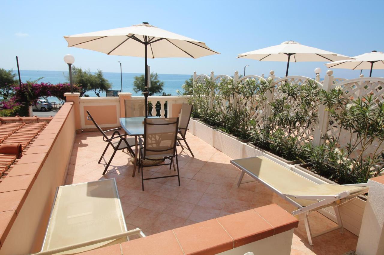 Del Prado Aparthotel Riva Ligure Ngoại thất bức ảnh