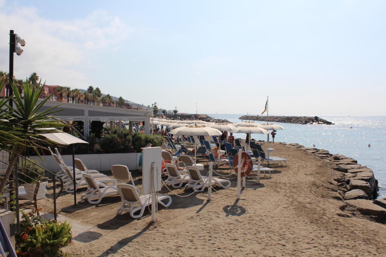 Del Prado Aparthotel Riva Ligure Ngoại thất bức ảnh