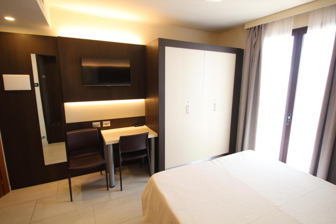Del Prado Aparthotel Riva Ligure Ngoại thất bức ảnh
