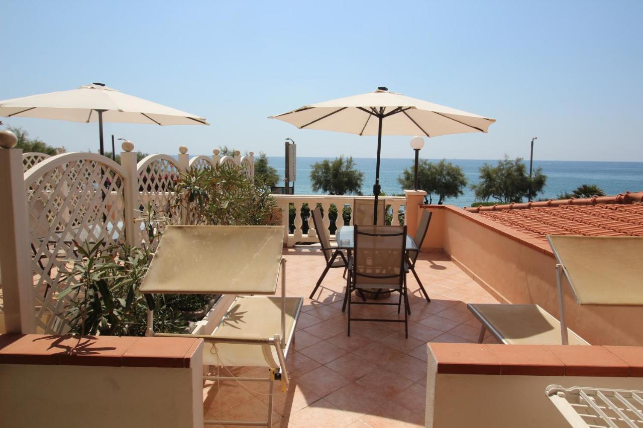 Del Prado Aparthotel Riva Ligure Ngoại thất bức ảnh