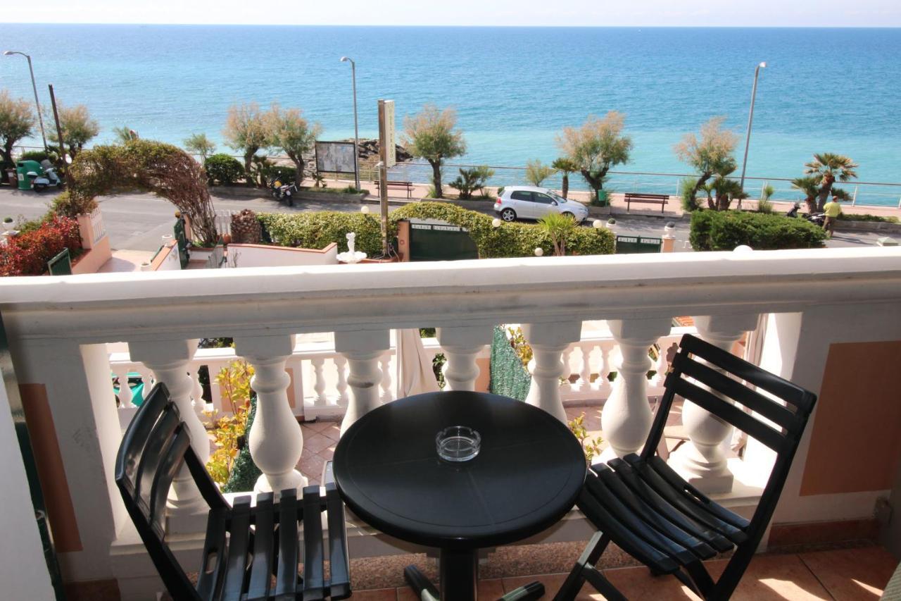 Del Prado Aparthotel Riva Ligure Ngoại thất bức ảnh