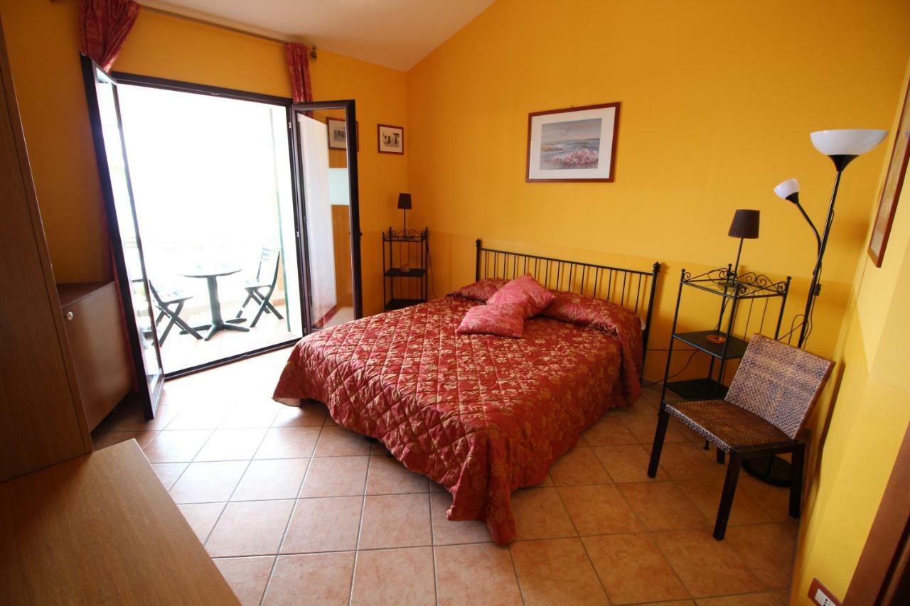 Del Prado Aparthotel Riva Ligure Ngoại thất bức ảnh