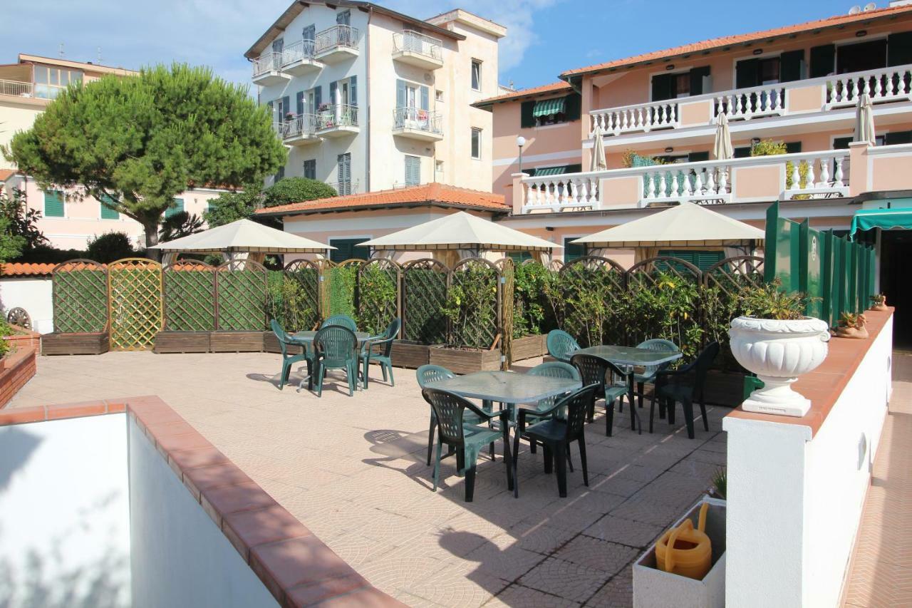 Del Prado Aparthotel Riva Ligure Ngoại thất bức ảnh