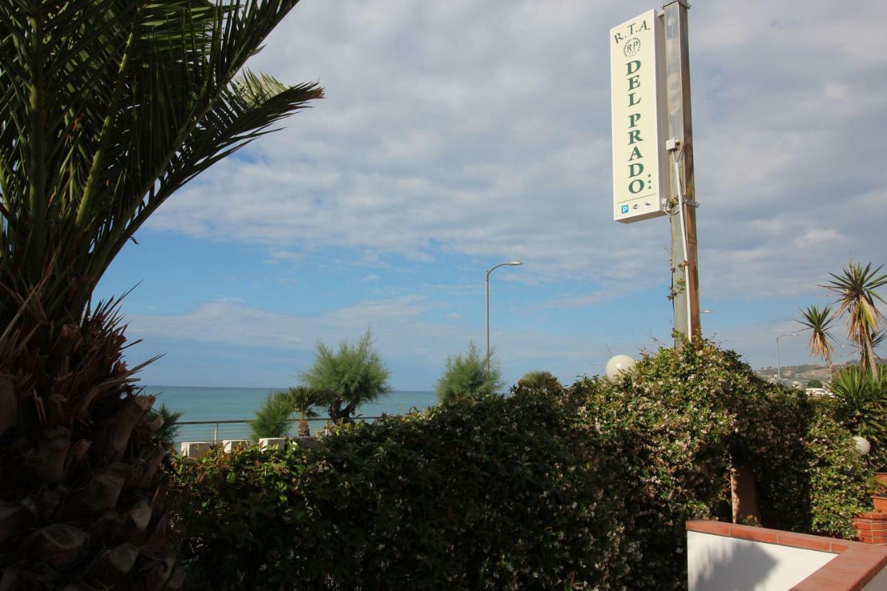 Del Prado Aparthotel Riva Ligure Ngoại thất bức ảnh