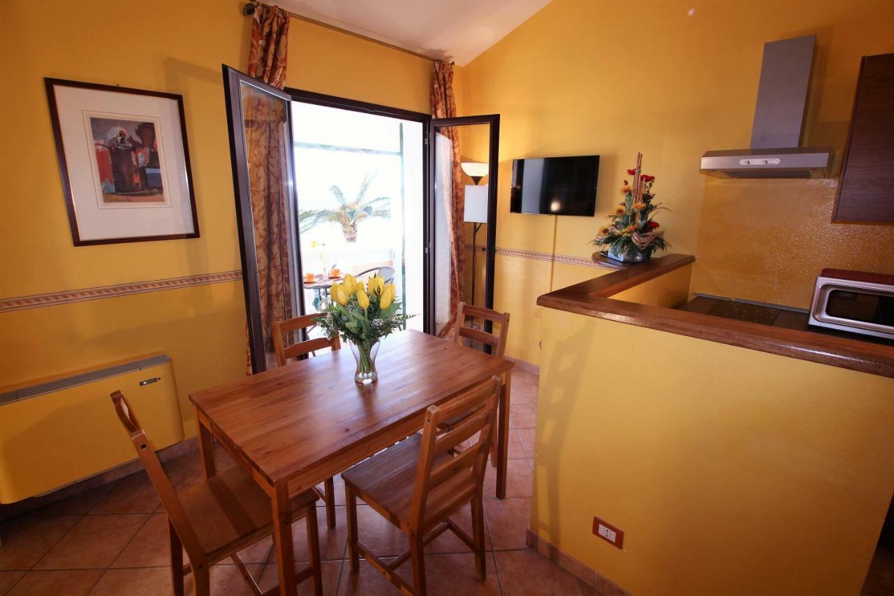 Del Prado Aparthotel Riva Ligure Ngoại thất bức ảnh