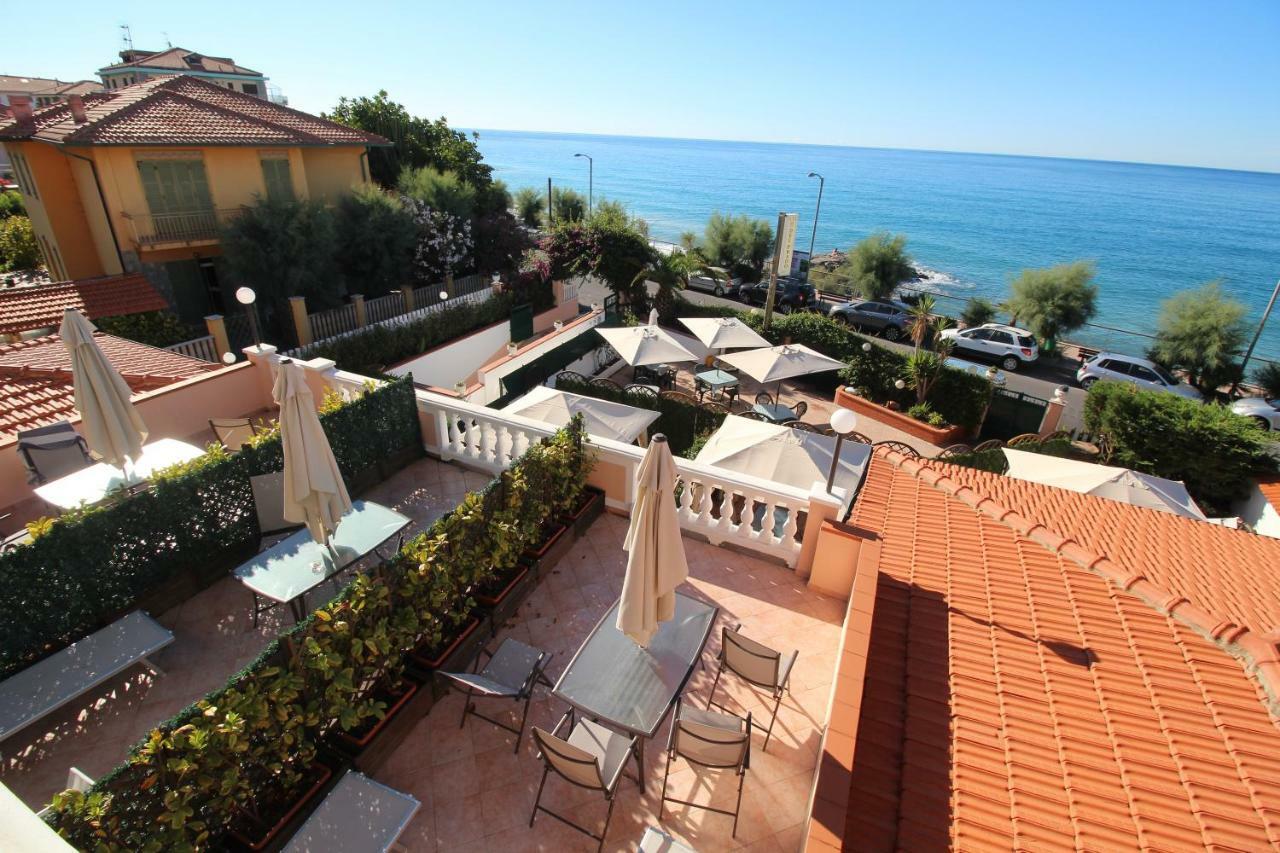Del Prado Aparthotel Riva Ligure Ngoại thất bức ảnh