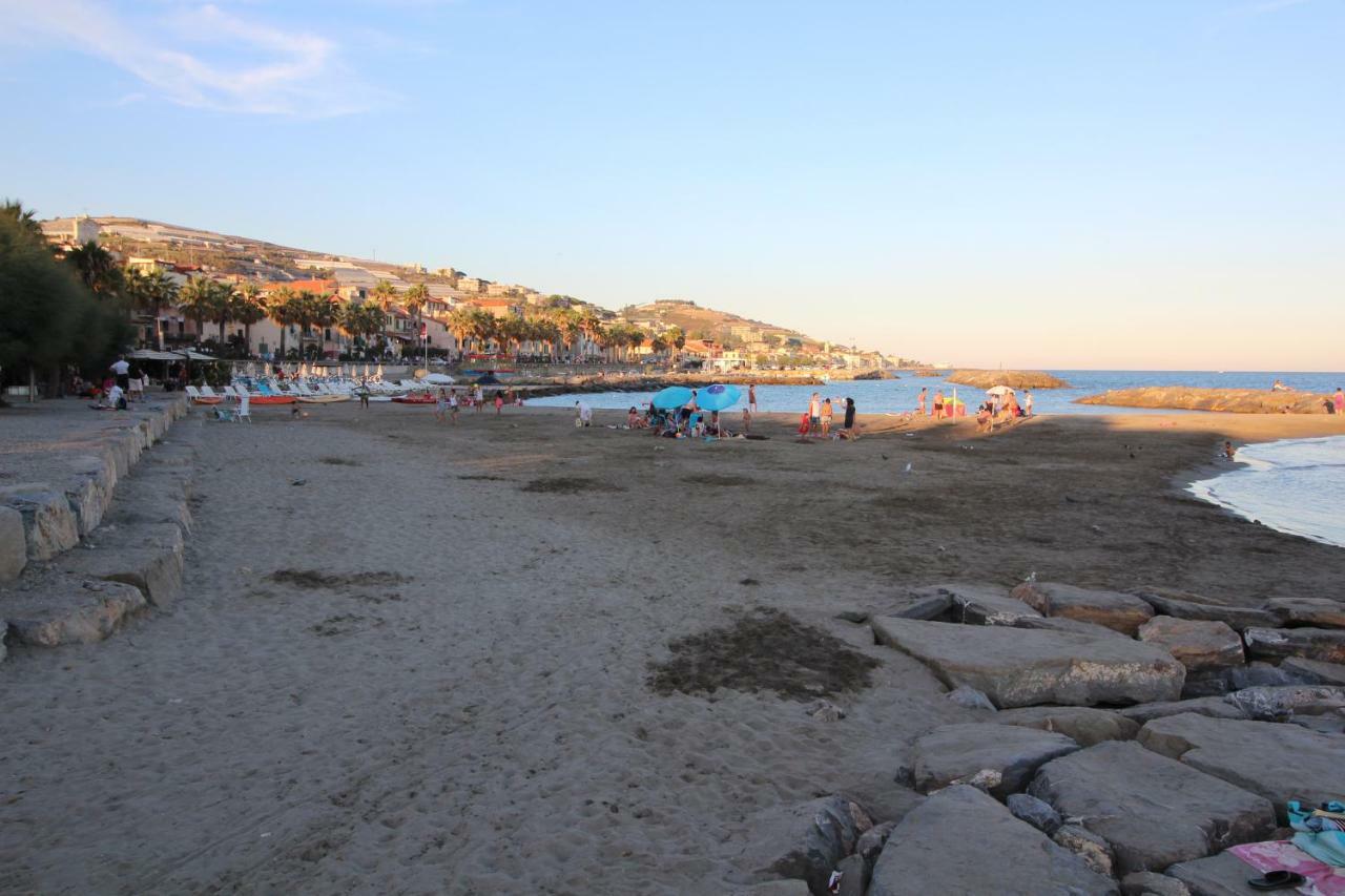 Del Prado Aparthotel Riva Ligure Ngoại thất bức ảnh