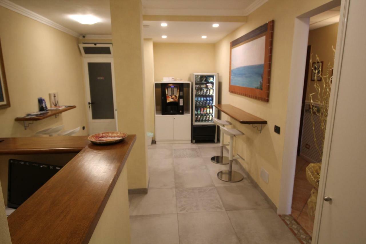 Del Prado Aparthotel Riva Ligure Ngoại thất bức ảnh