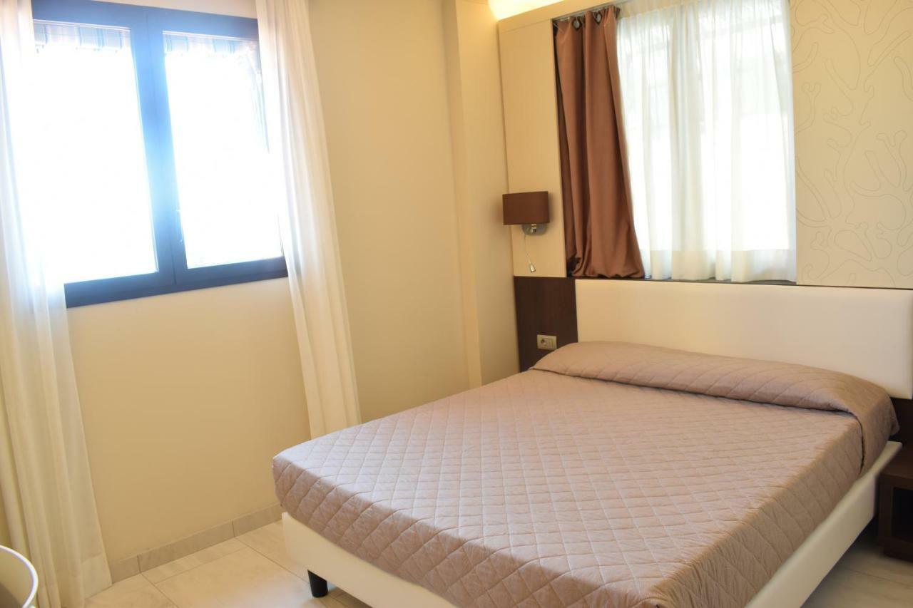 Del Prado Aparthotel Riva Ligure Ngoại thất bức ảnh