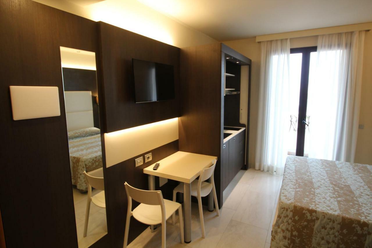 Del Prado Aparthotel Riva Ligure Ngoại thất bức ảnh