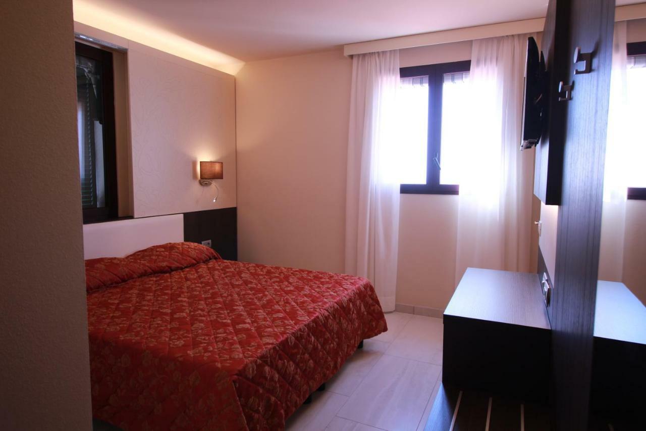 Del Prado Aparthotel Riva Ligure Ngoại thất bức ảnh